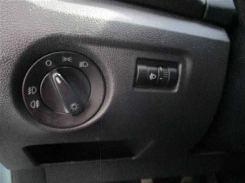 Škoda Fabia 1,4 i 16v, klima,servis,tažné, - fotka 16 z 35