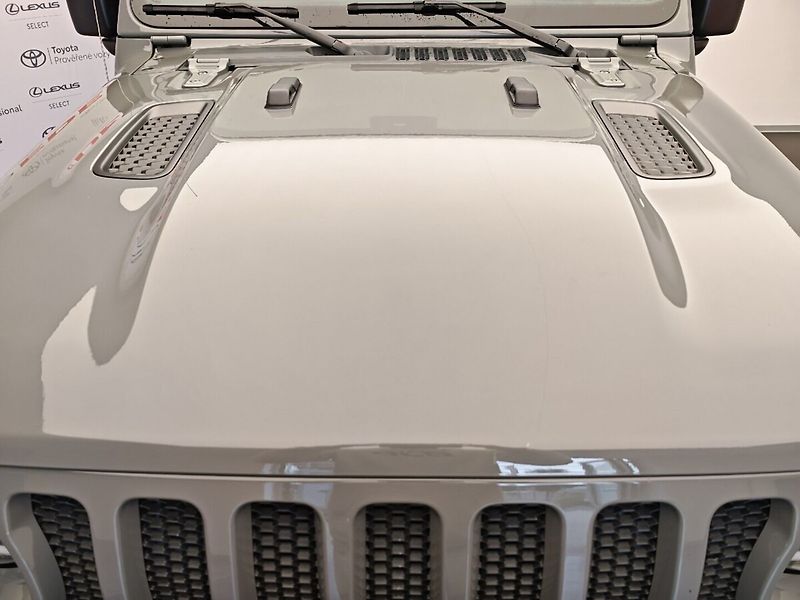 Jeep Wrangler SAHARA 2.0T 4x4 TRAIL RATED - fotka 7 z 40