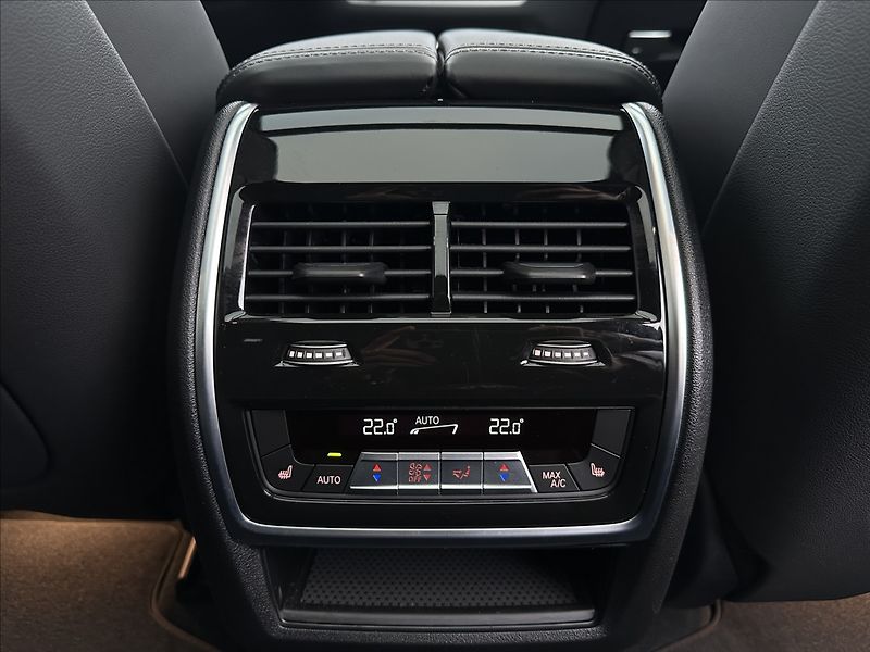 BMW X7 40d Msport Xdrive - fotka 35 z 43