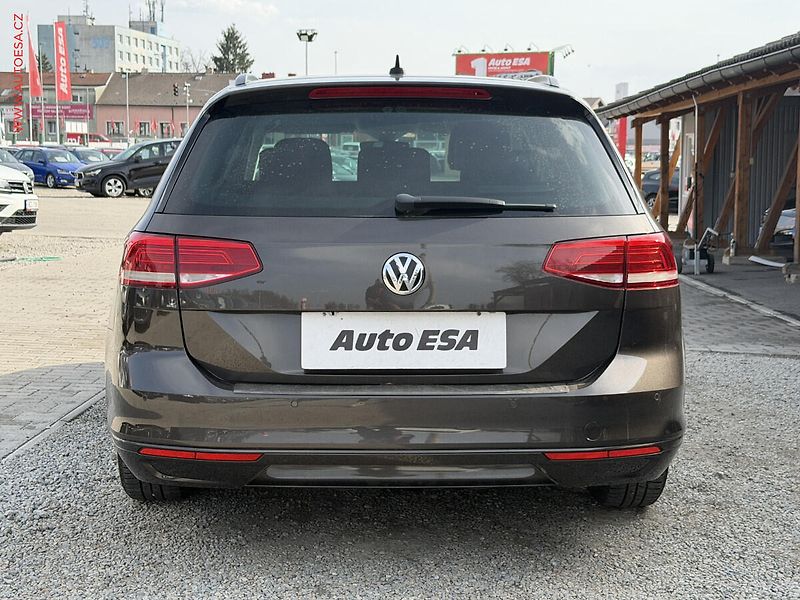 Volkswagen Passat (2018) 2.0TDi, DSG, navi, TZ - fotka 5 z 22