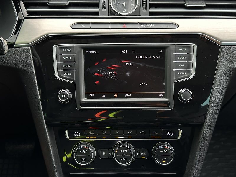 Volkswagen Passat 2.0TDi 4x4 DSG 190PS Kůže ACC - fotka 21 z 40