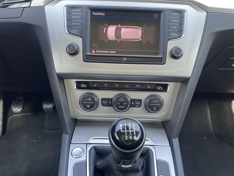 Volkswagen Passat (2017) 2,0TDi 110Kw COMF.PANO.AKCE! - fotka 14 z 20