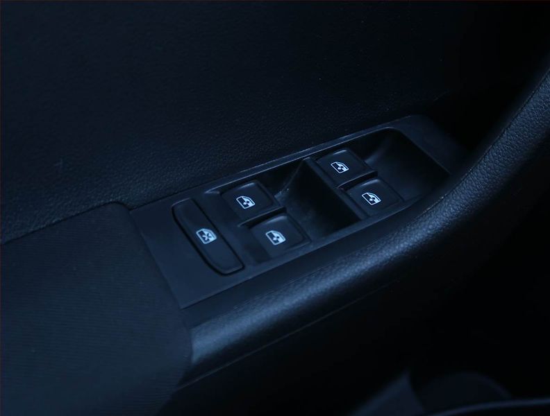 Škoda Fabia (2019) Style 1.0 TSI, Serv.kniha - fotka 21 z 23