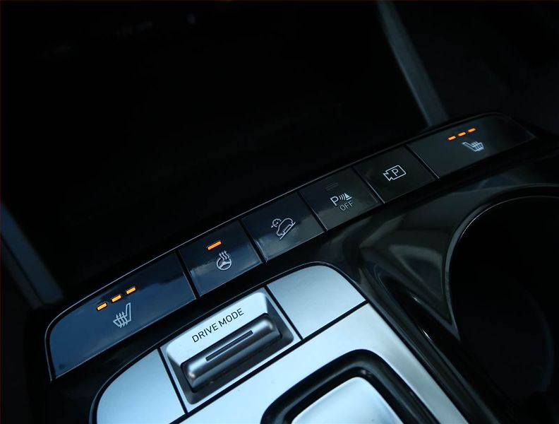 Hyundai Tucson (2021) 1.6 T-GDI HEV - fotka 18 z 23