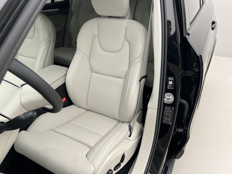 Volvo XC90 (2026) B5 AWD DARK PLUS AUT - fotka 26 z 48