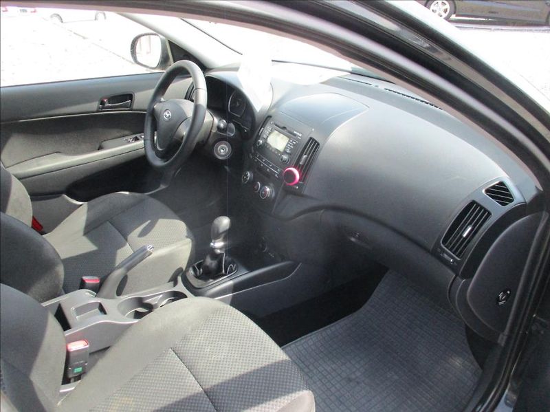 Hyundai i30 1,4 i 16v, klima, serviska, - fotka 9 z 38