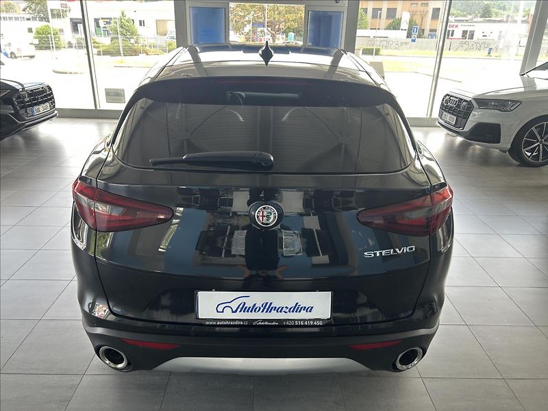 Alfa Romeo Stelvio 2,2   JTD 132kW,AUTOMAT,SERVIS - fotka 5 z 30