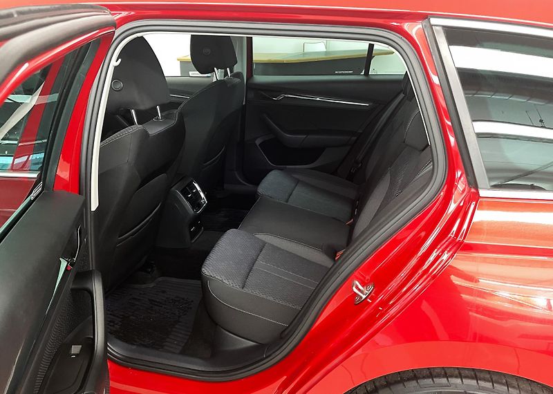 Škoda Octavia 2.0 TDI, 110 kW, STYLE, 4x4,ČR - fotka 13 z 35