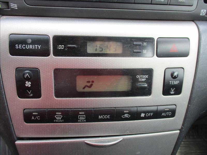 Toyota Corolla 1,4 VVTi, klima, - fotka 16 z 21