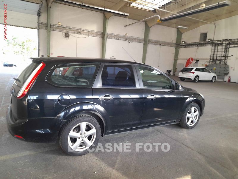 Ford Focus (2009) 1.6i, AC, el. výbava - fotka 2 z 3