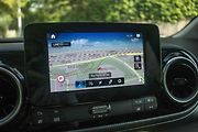 Infotainment má jednoduché menu a hezké zobrazení.