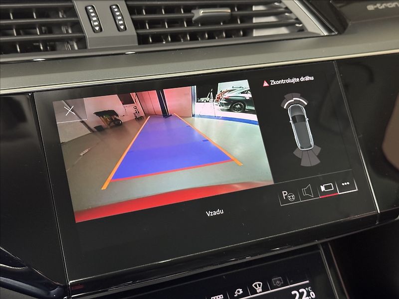 Audi e-tron 300kW S-Line Night Vision - fotka 41 z 48