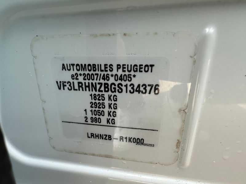 Peugeot 308 (2016) 1.2 Turbo 81kw - fotka 14 z 21