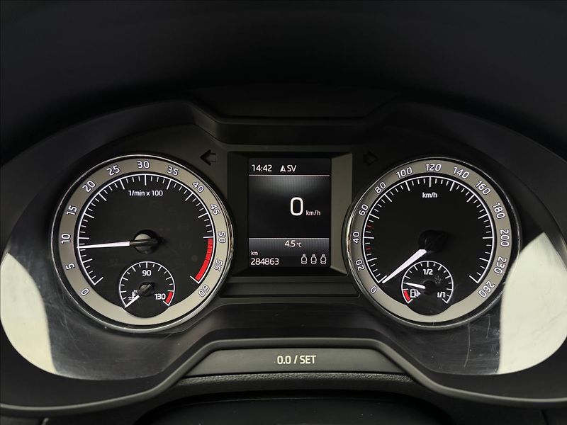 Škoda Octavia 2,0 LED STYLE NAVI KEYLESS CZ - fotka 13 z 42