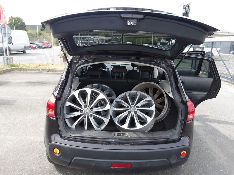 Nissan Qashqai (2009) 2,0i 104kW AUTOMAT !! - fotka 10 z 25