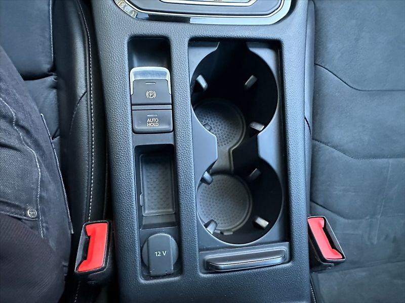 Volkswagen Arteon 2,0 TDI 110kW R-Line, ACC - fotka 27 z 41