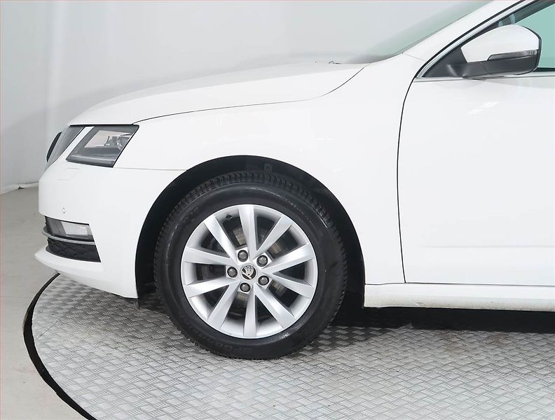 Škoda Octavia (2020) Style 1.6 TDI, Tempomat - fotka 14 z 16