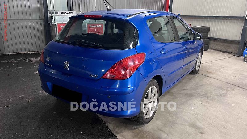 Peugeot 308 (2008) 1.6 VTi, ČR, AC, park.asist - fotka 2 z 3