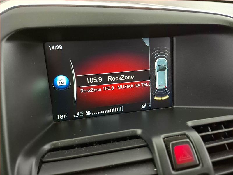 Volvo XC60 (2016) D4, Automat, Kůže, Navi - fotka 15 z 20