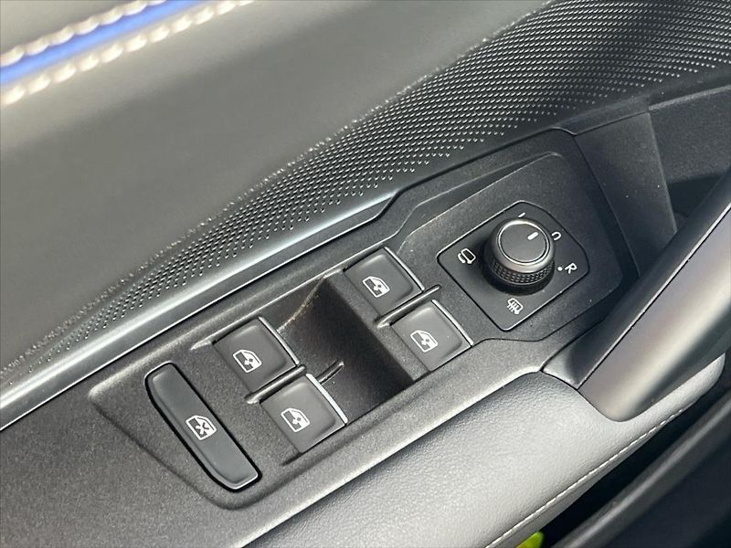 Volkswagen Tiguan 2,0 TDi 142kW 4Motion R-LINE - fotka 20 z 34