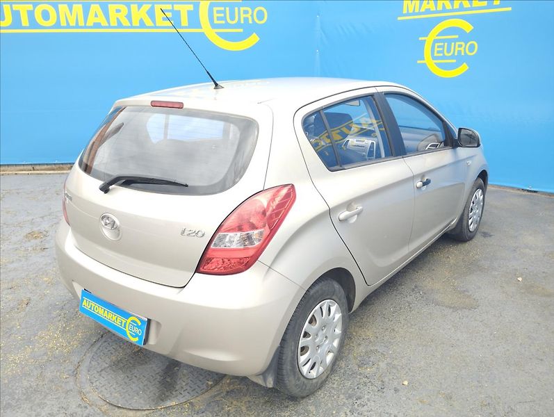 Hyundai i20 1,3 57 KW 1.MAjitelka ČR - fotka 4 z 15
