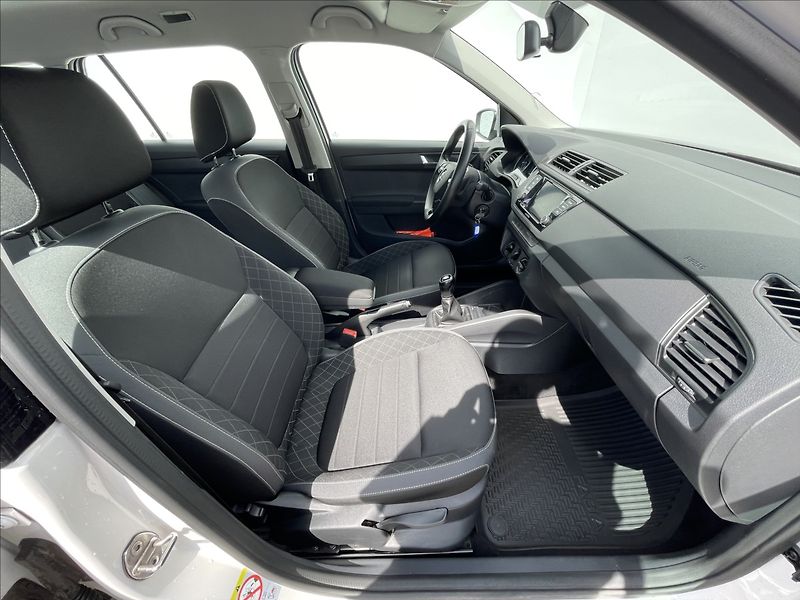 Škoda Fabia 1,0 TSI Combi Ambition Plus - fotka 18 z 23