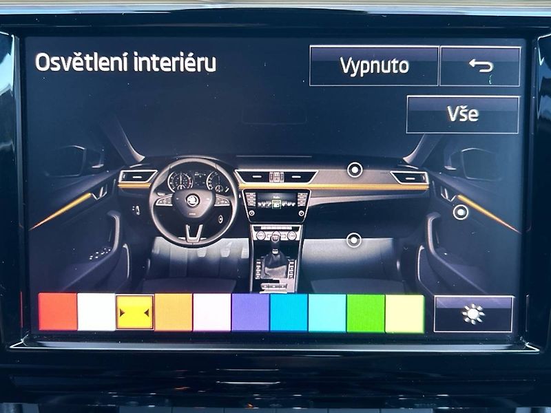 Škoda Superb (2016) kombi 2.0 TSI 6DSG 4x4 SportLi - fotka 16 z 35