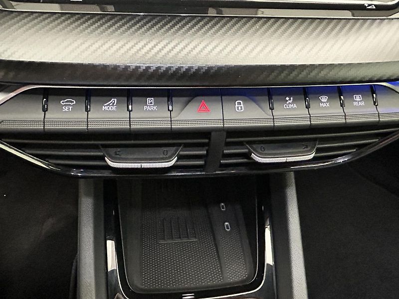 Škoda Octavia 1.5 TSI SportLine - fotka 17 z 29