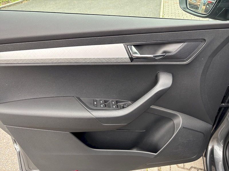 Škoda Karoq (2025) SELECTION 1.5 TSI 110 kW A7F - fotka 18 z 31