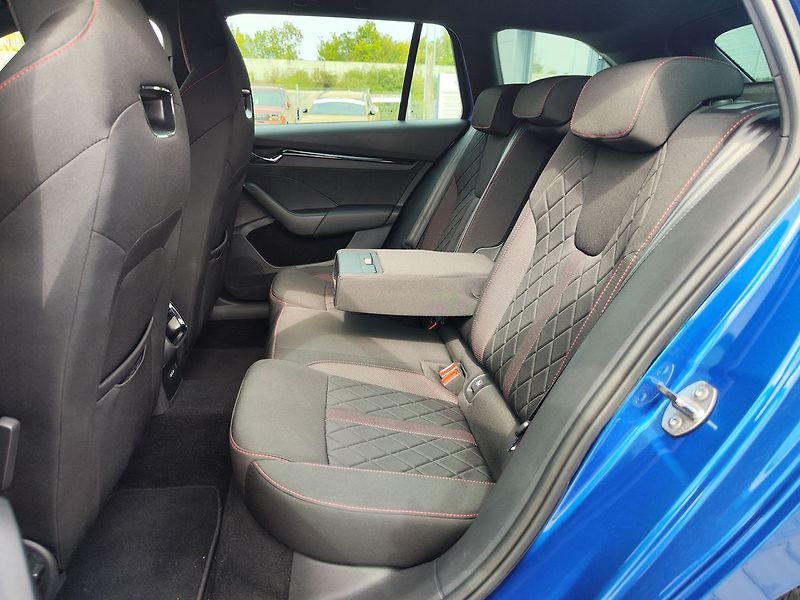 Škoda Octavia 2.0 TDI/147kW RS DSG 4x4 - fotka 12 z 33