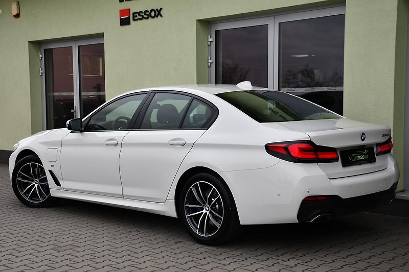 BMW Řada 5 530e PHEV M-SPORT xD HUD 1M ČR - fotka 4 z 39