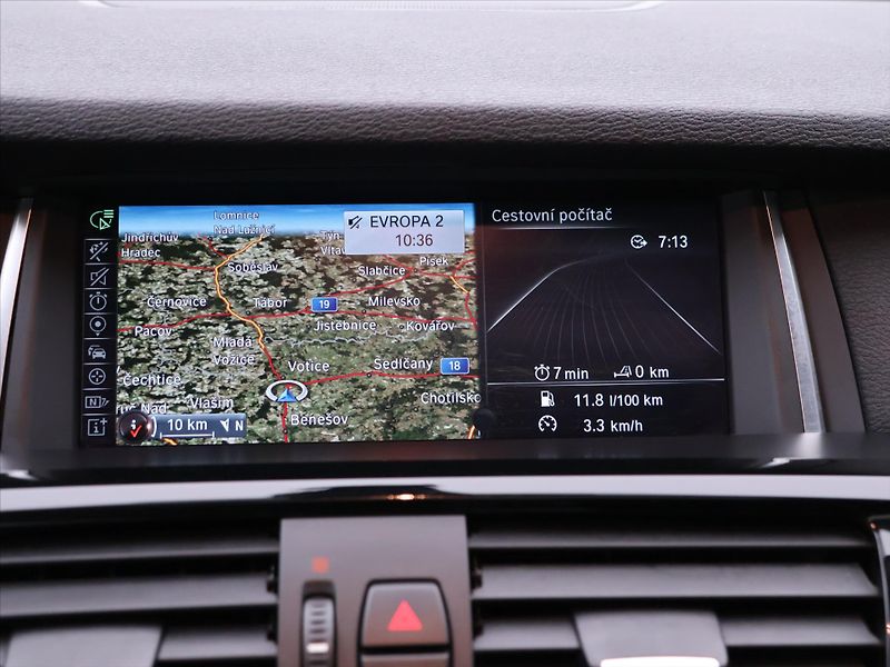 BMW X4 3,0 35d xDrive 230kW M-Packet - fotka 25 z 38