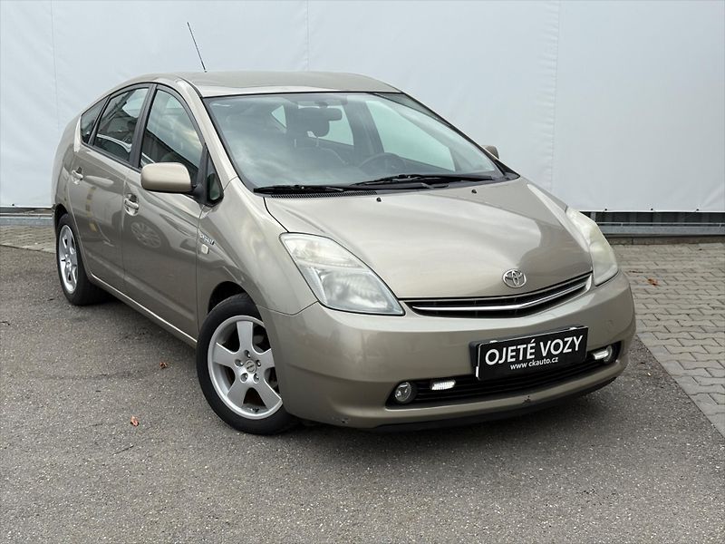 Toyota Prius 1,5 ÚPRAVA ZTP-RUČNÍ OVLÁDÁNÍ - fotka 3 z 15