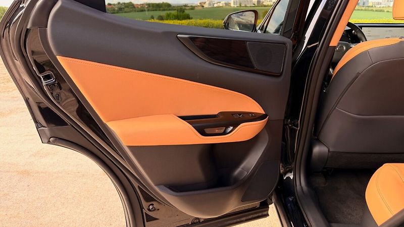 Lexus NX 450h plus 450H+ 2,5 PHEV PRESTIGE - fotka 14 z 25
