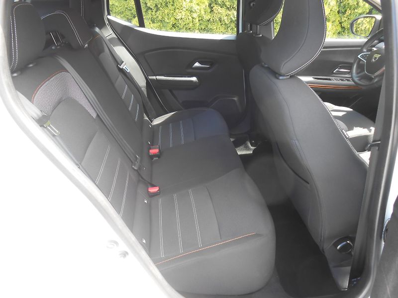 Dacia Sandero STEPWAY,NAVI,KAMERA,18tkm - fotka 24 z 45