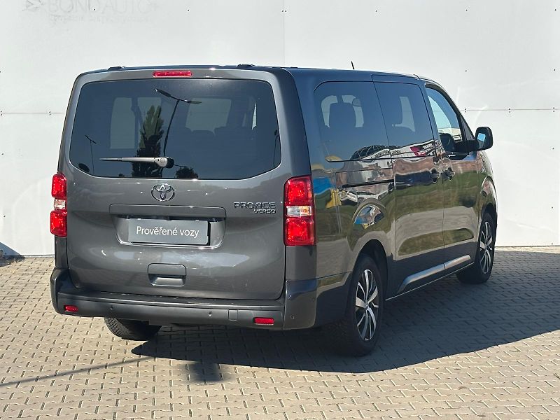 Toyota ProAce Verso 2,2 D Business Comfort 9S - fotka 2 z 23