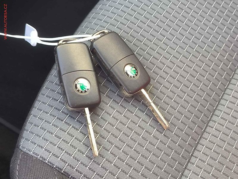 Škoda Superb (2010) 1.6 TDi, Xenon, AC - fotka 18 z 18