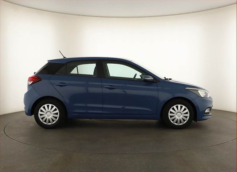 Hyundai i20 (2015) 1.2, Serv.kniha - fotka 6 z 12