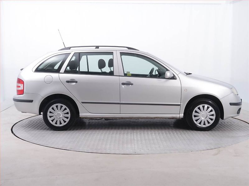 Škoda Fabia (2006) Elegance 1.2 12V, Serv.kniha - fotka 6 z 19
