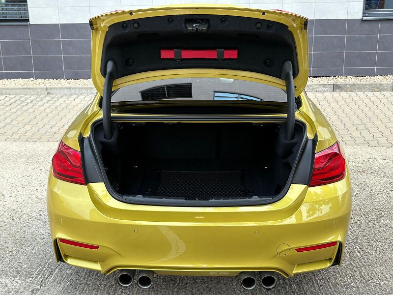 BMW M4 F82 LCI, 317 kW,34991km - fotka 19 z 56