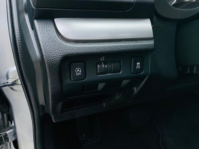 Subaru XV 2.0i 4x4 AUT VÝHŘEV SERVISKA - fotka 40 z 51