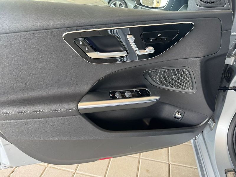 Mercedes-Benz Třídy C 220 d 4MATIC kombi - fotka 10 z 20