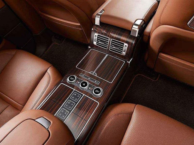 Range Rover s prodlouženým rozvorem.