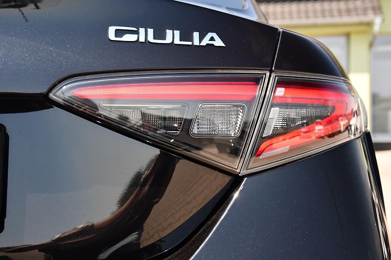 Alfa Romeo Giulia 2,0 VELOCE 16V 206kW AT8-Q4 - fotka 54 z 54