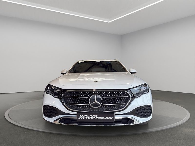 Mercedes-Benz Třídy E (2025) E 450 d 4MATIC All-Terrain - fotka 2 z 22