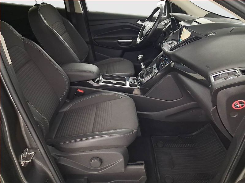Ford Kuga (2017) 1.5 TDCi, Tempomat - fotka 9 z 21