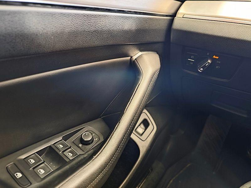 Volkswagen Passat (2017) 2.0 TDi Highline ACC Manuál - fotka 21 z 36