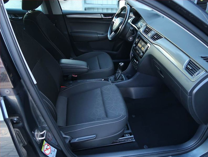 Škoda Rapid (2018) Spaceback 1.4 TDI, Xenony - fotka 9 z 16