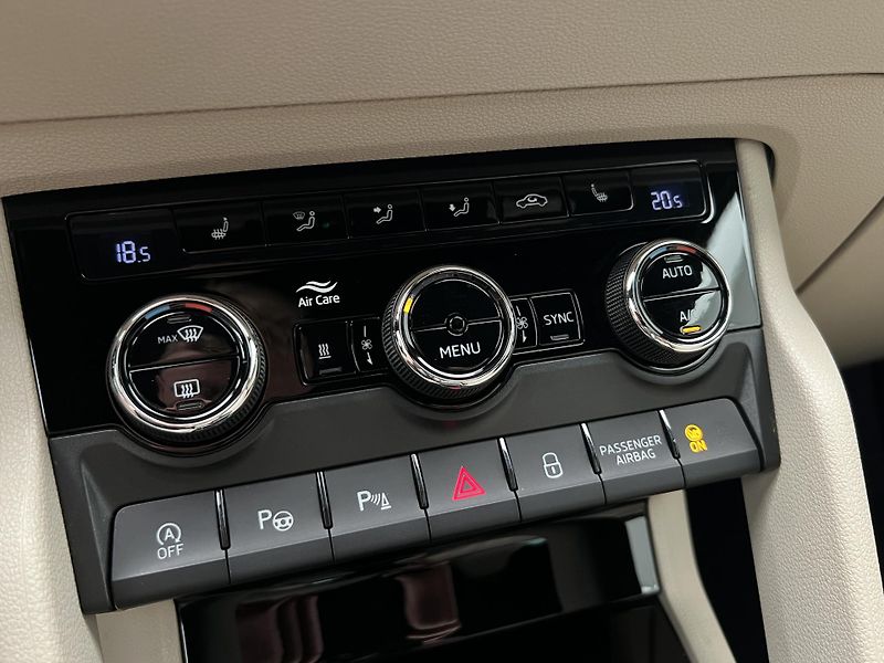Škoda Karoq 1.5 TSI STYLE AUT CZ - fotka 26 z 44
