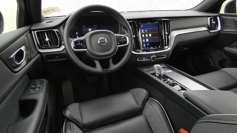 Volvo S60 B5 AWD Ultimate Dark - fotka 5 z 21